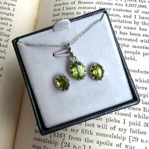 NEW Sterling Silver 925 Green Peridot Oval Necklace & Stud Earring Jewelry Set